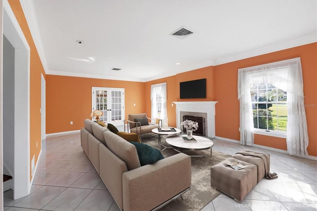 Activo con contrato: $739,900 (5 camas, 3 baños, 3299 Pies cuadrados)