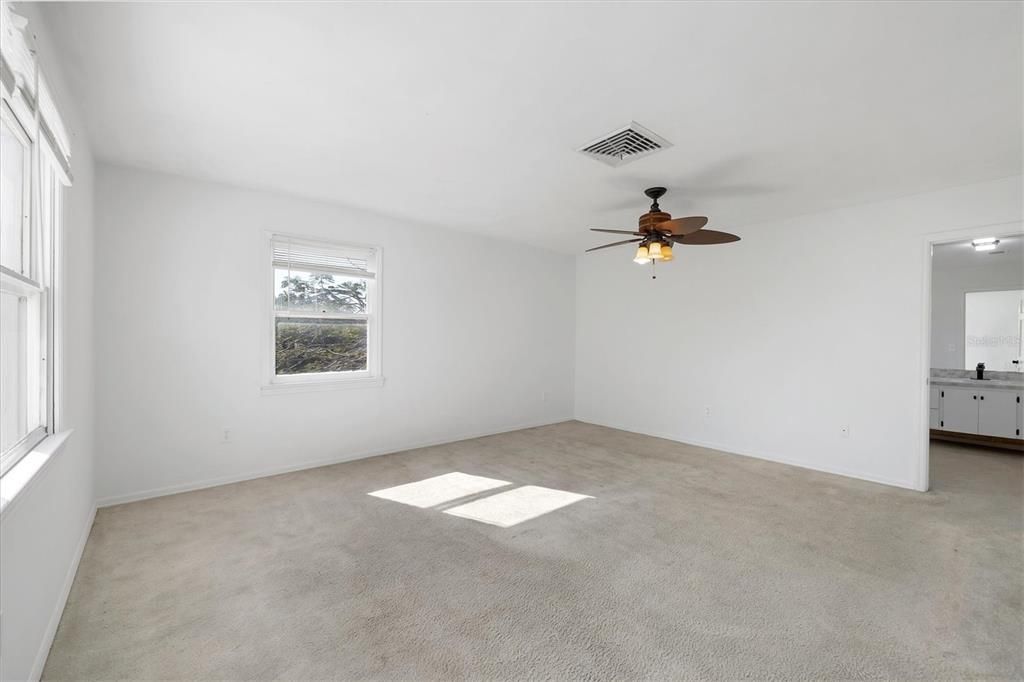 Activo con contrato: $739,900 (5 camas, 3 baños, 3299 Pies cuadrados)