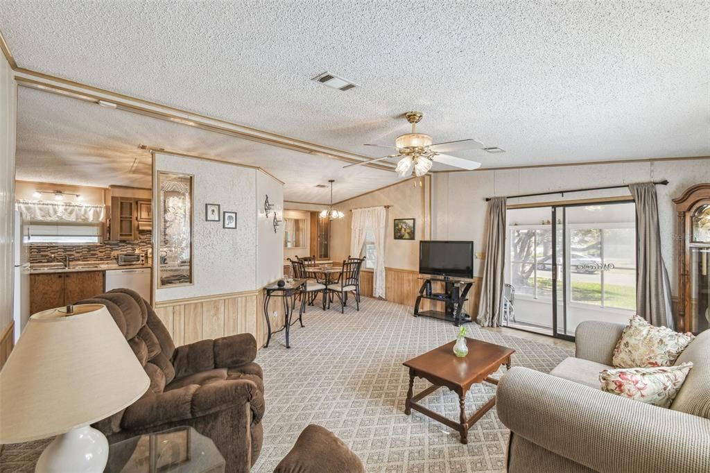 На продажу: $210,000 (2 спален, 2 ванн, 1144 Квадратных фут)