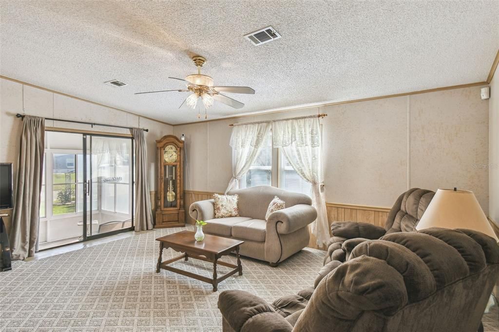 На продажу: $210,000 (2 спален, 2 ванн, 1144 Квадратных фут)