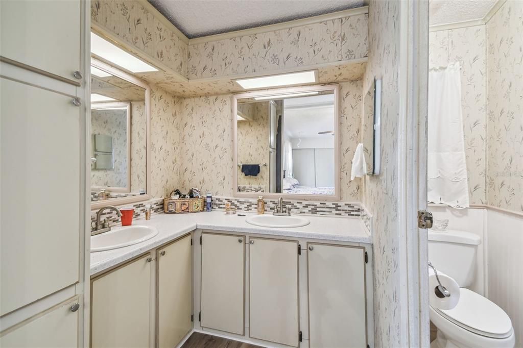 На продажу: $210,000 (2 спален, 2 ванн, 1144 Квадратных фут)