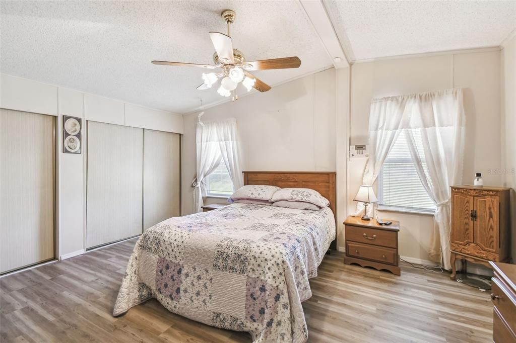 На продажу: $210,000 (2 спален, 2 ванн, 1144 Квадратных фут)