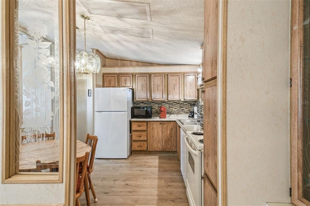 На продажу: $210,000 (2 спален, 2 ванн, 1144 Квадратных фут)