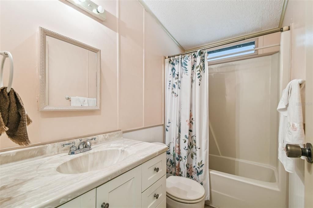 На продажу: $210,000 (2 спален, 2 ванн, 1144 Квадратных фут)