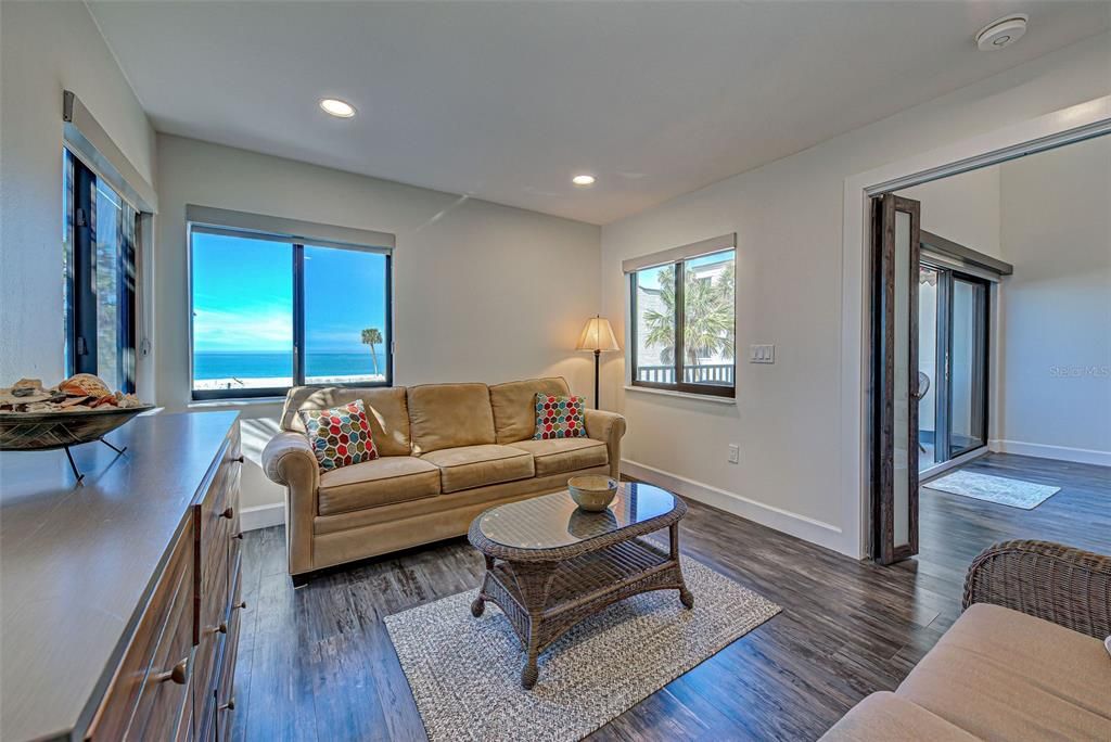 Active With Contract: $1,130,000 (3 beds, 2 baths, 1350 Square Feet)