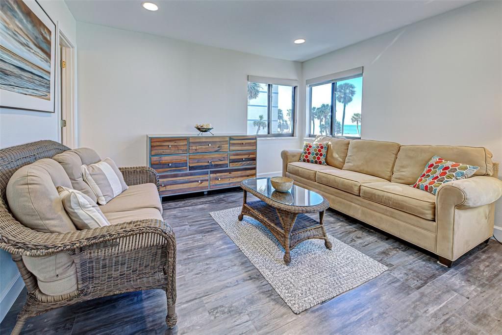 Active With Contract: $1,130,000 (3 beds, 2 baths, 1350 Square Feet)