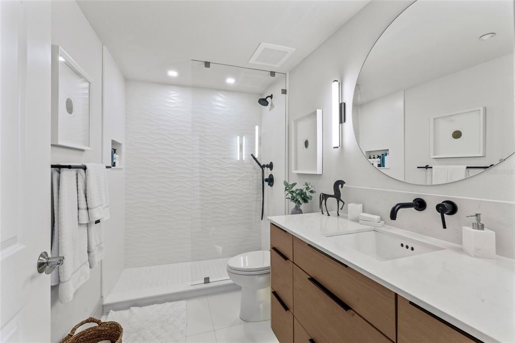 出租: $20,000 (3 贝兹, 2 浴室, 3000 平方英尺)