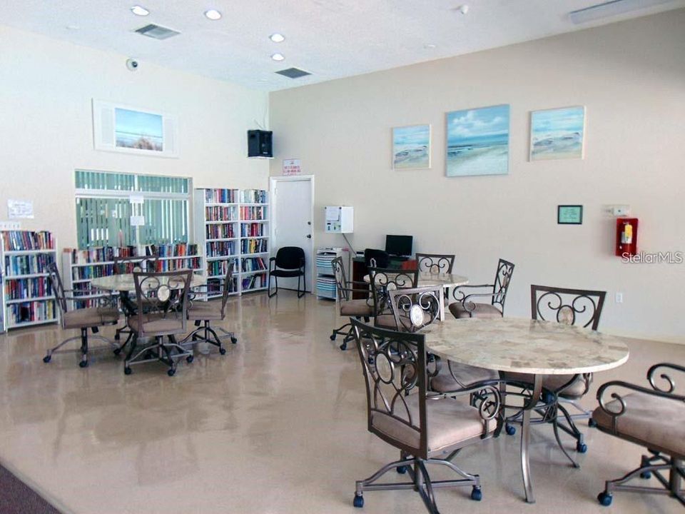 For Rent: $1,375 (1 beds, 1 baths, 700 Square Feet)