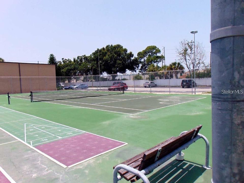 For Rent: $1,375 (1 beds, 1 baths, 700 Square Feet)