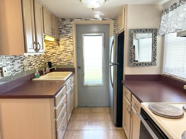 For Rent: $1,375 (1 beds, 1 baths, 700 Square Feet)