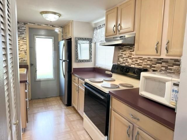 For Rent: $1,375 (1 beds, 1 baths, 700 Square Feet)