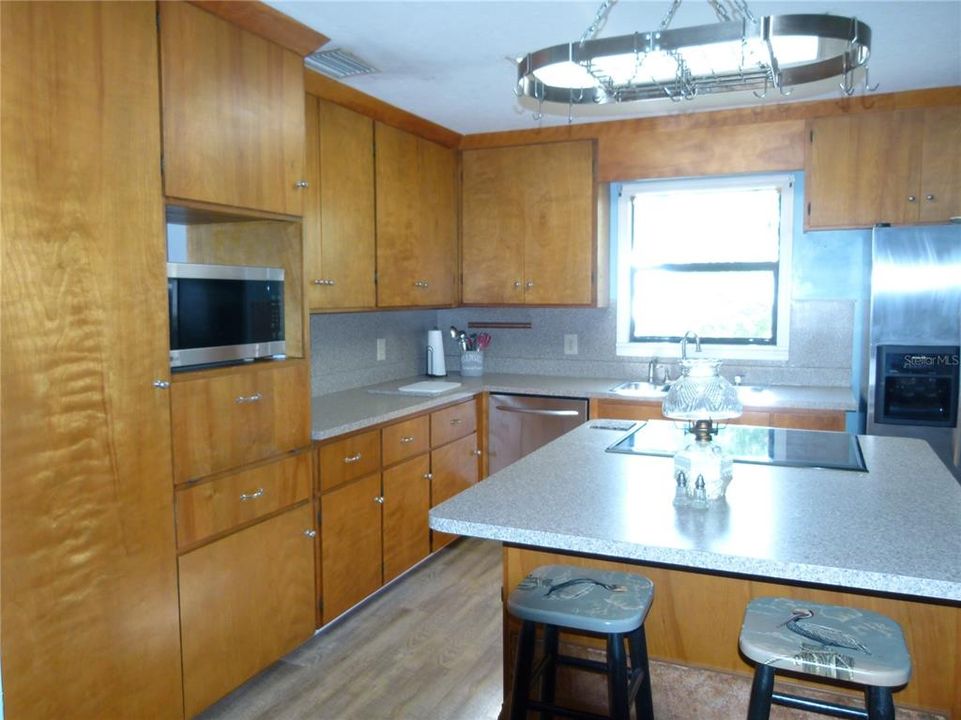 En Venta: $310,000 (3 camas, 2 baños, 1621 Pies cuadrados)