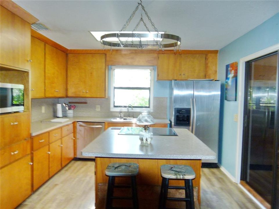 En Venta: $310,000 (3 camas, 2 baños, 1621 Pies cuadrados)