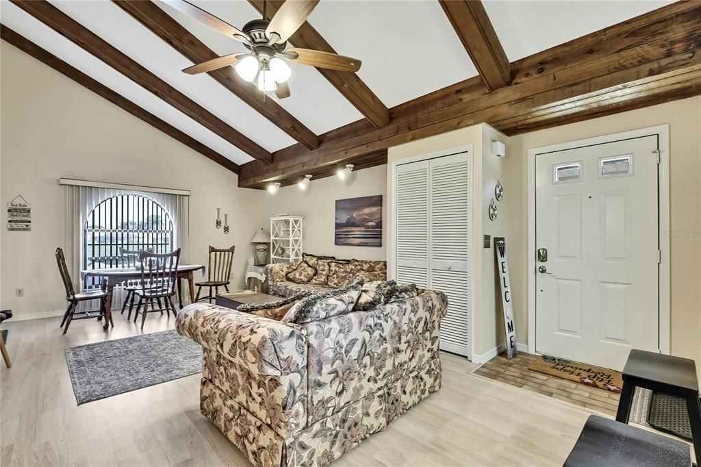 For Rent: $1,925 (3 beds, 2 baths, 1259 Square Feet)