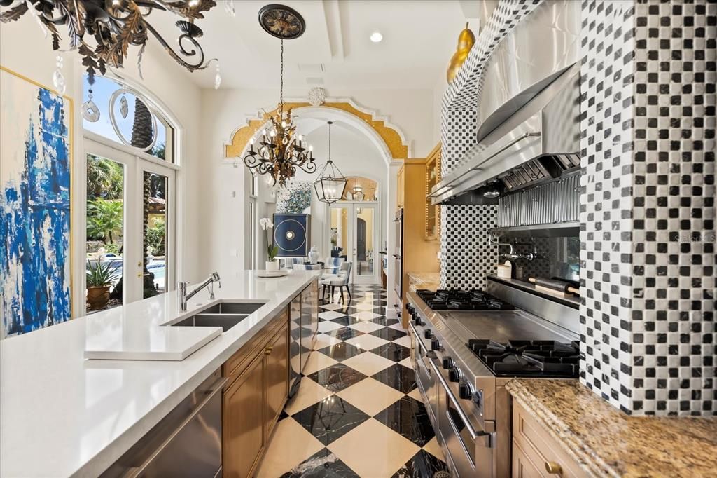 For Sale: $5,895,000 (5 beds, 5 baths, 7916 Square Feet)