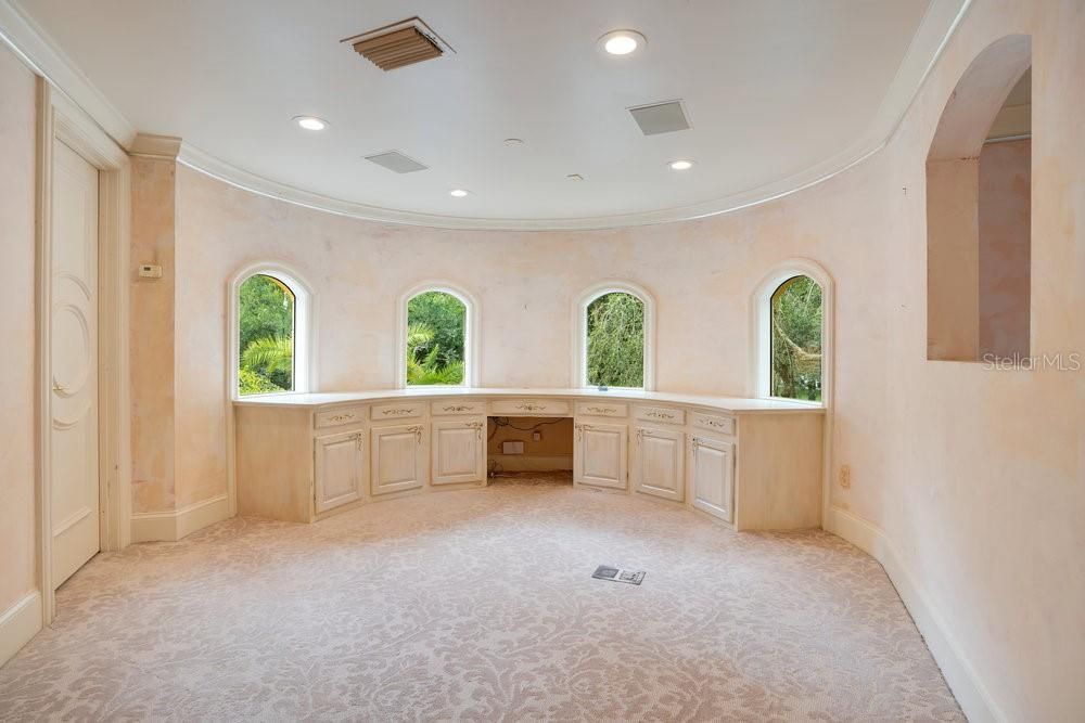 For Sale: $5,895,000 (5 beds, 5 baths, 7916 Square Feet)