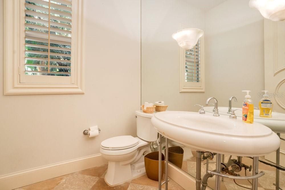 For Sale: $5,895,000 (5 beds, 5 baths, 7916 Square Feet)