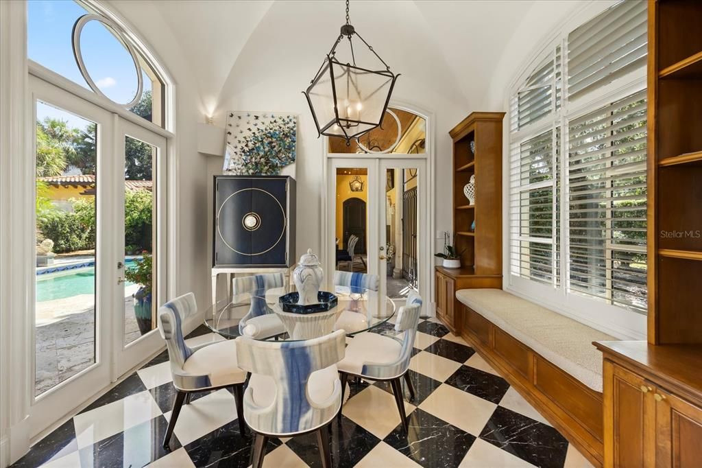 For Sale: $5,895,000 (5 beds, 5 baths, 7916 Square Feet)