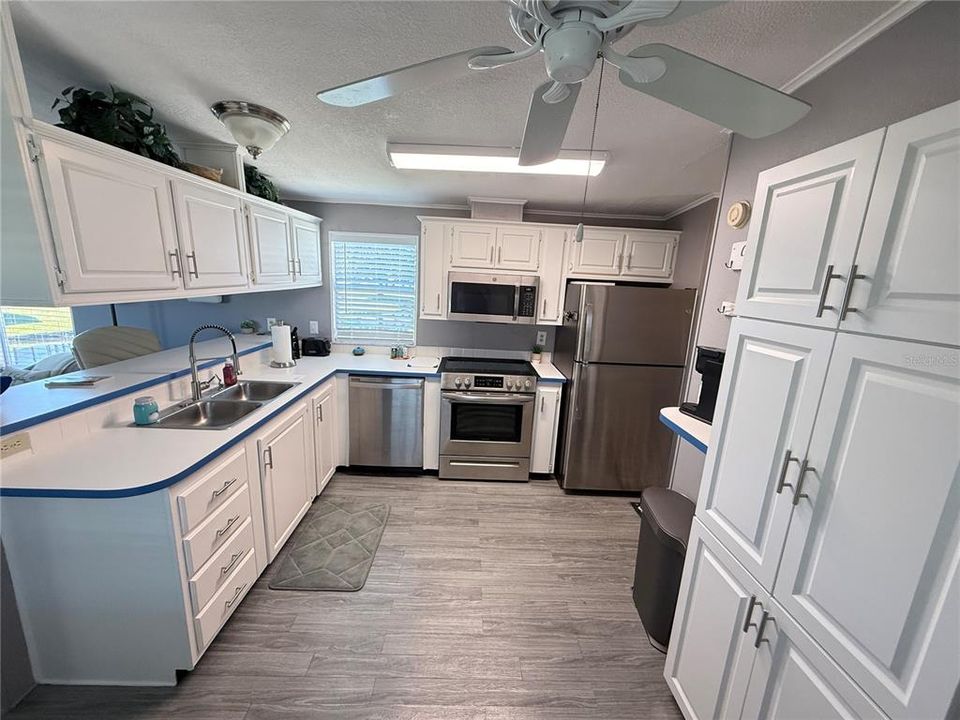 For Sale: $160,000 (1 beds, 1 baths, 800 Square Feet)