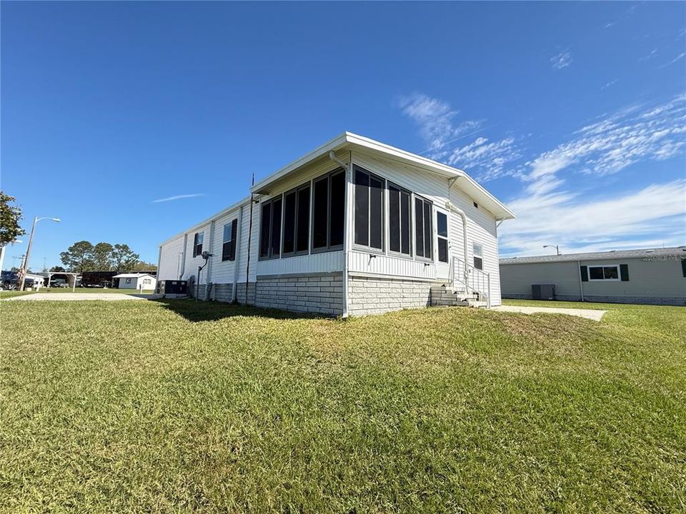 For Sale: $160,000 (1 beds, 1 baths, 800 Square Feet)