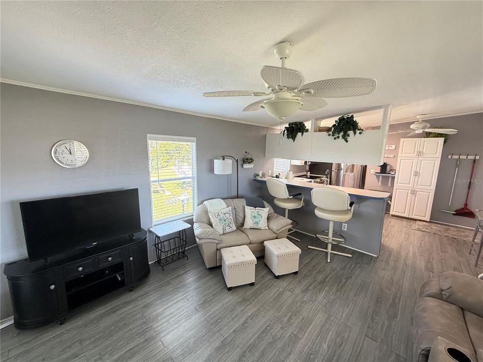 For Sale: $160,000 (1 beds, 1 baths, 800 Square Feet)