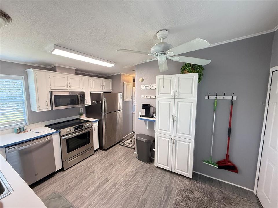 For Sale: $160,000 (1 beds, 1 baths, 800 Square Feet)