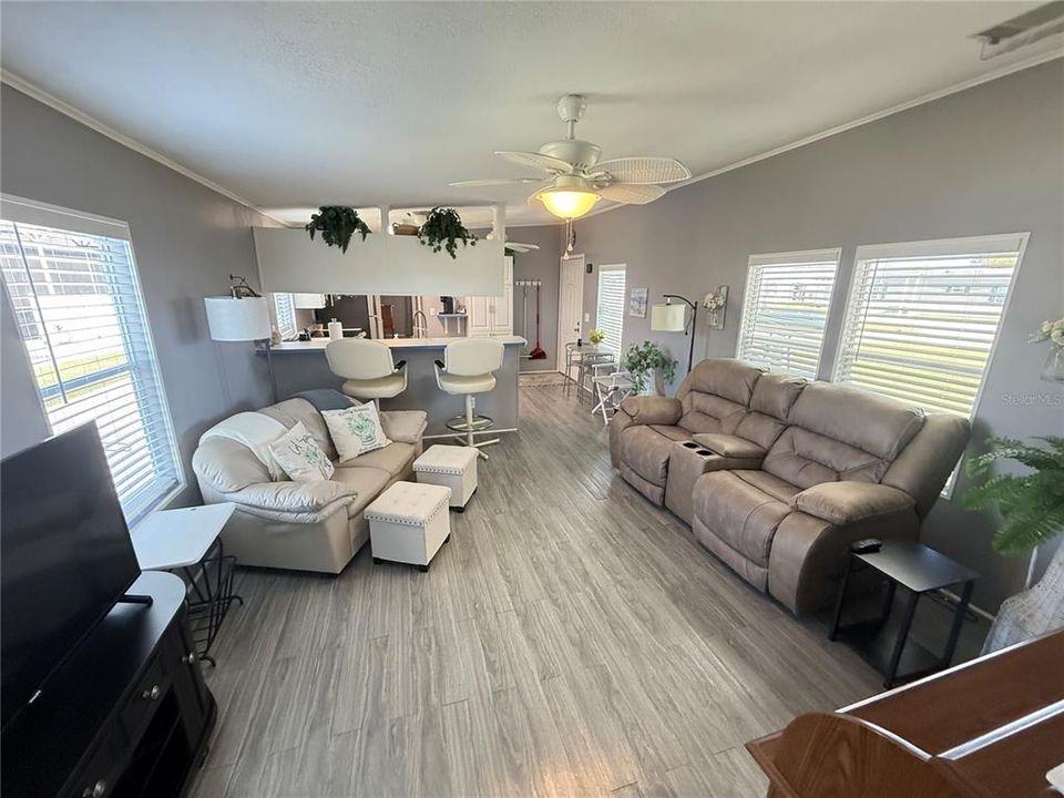 For Sale: $160,000 (1 beds, 1 baths, 800 Square Feet)