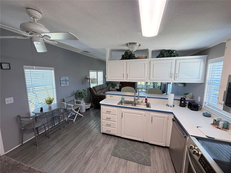 For Sale: $160,000 (1 beds, 1 baths, 800 Square Feet)