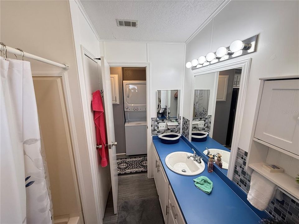 For Sale: $160,000 (1 beds, 1 baths, 800 Square Feet)