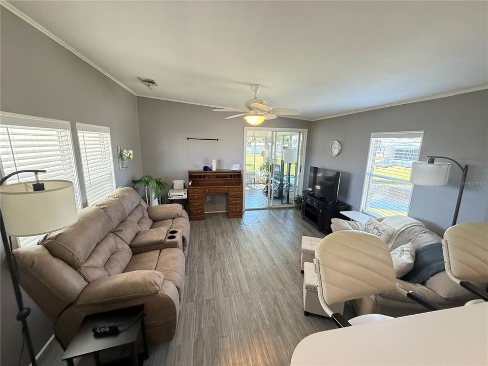 For Sale: $160,000 (1 beds, 1 baths, 800 Square Feet)