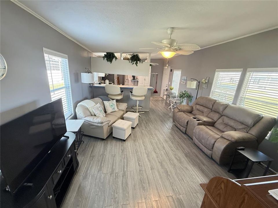 For Sale: $160,000 (1 beds, 1 baths, 800 Square Feet)