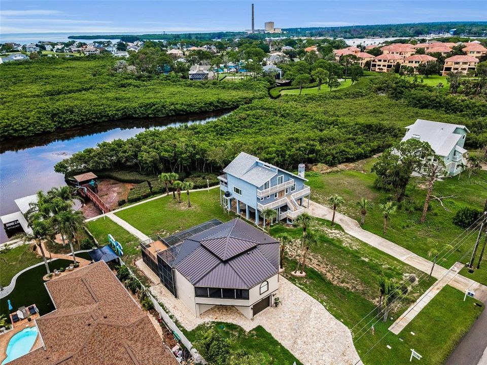 Под контрактом: $949,900 (3 спален, 2 ванн, 1600 Квадратных фут)