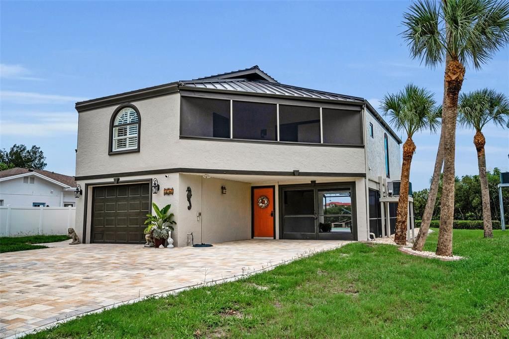 Под контрактом: $949,900 (3 спален, 2 ванн, 1600 Квадратных фут)