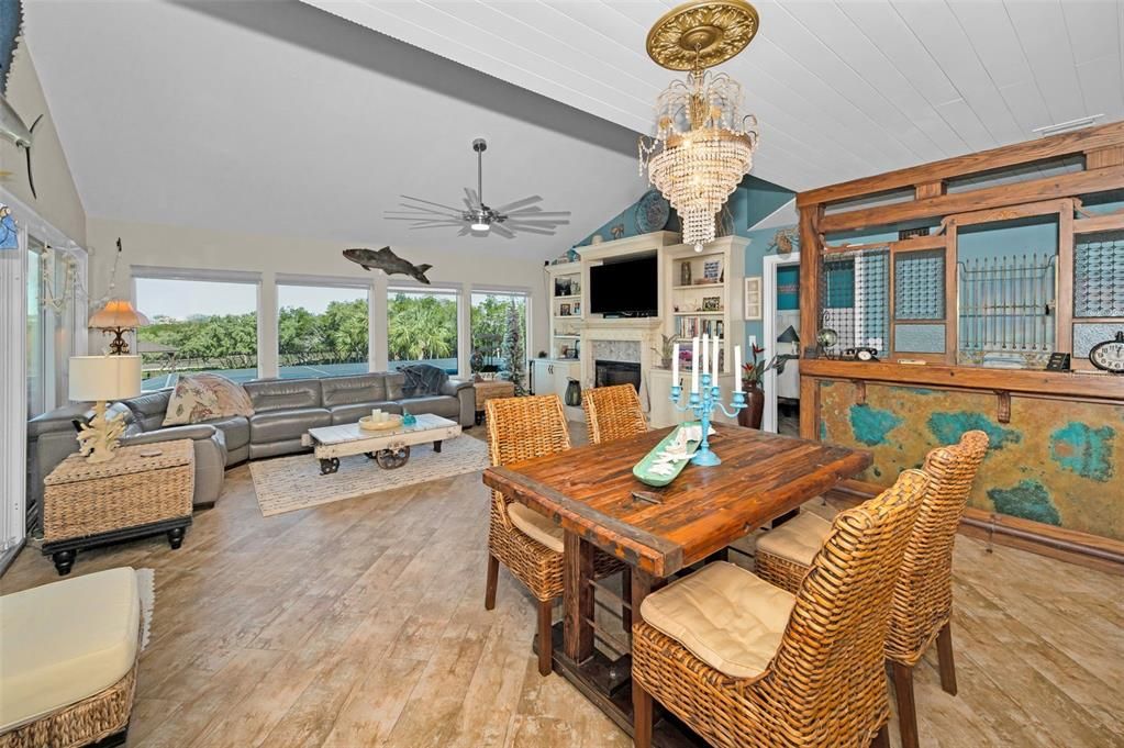 Под контрактом: $949,900 (3 спален, 2 ванн, 1600 Квадратных фут)