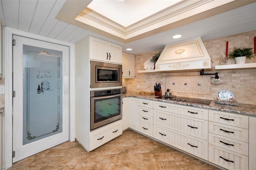 Под контрактом: $949,900 (3 спален, 2 ванн, 1600 Квадратных фут)