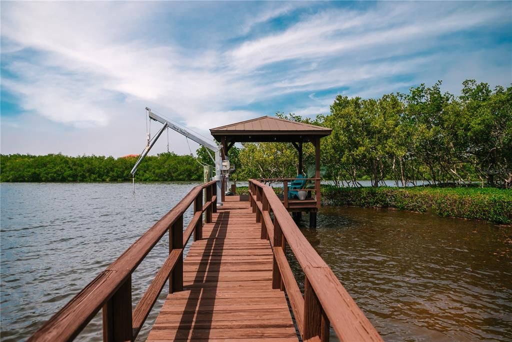 Под контрактом: $949,900 (3 спален, 2 ванн, 1600 Квадратных фут)