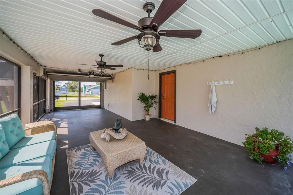 Под контрактом: $949,900 (3 спален, 2 ванн, 1600 Квадратных фут)