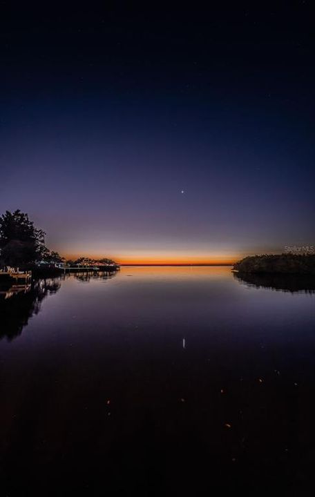 Под контрактом: $949,900 (3 спален, 2 ванн, 1600 Квадратных фут)