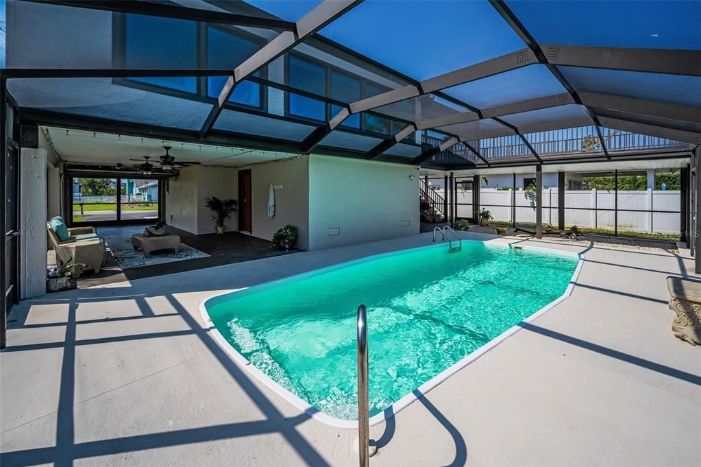 Под контрактом: $949,900 (3 спален, 2 ванн, 1600 Квадратных фут)