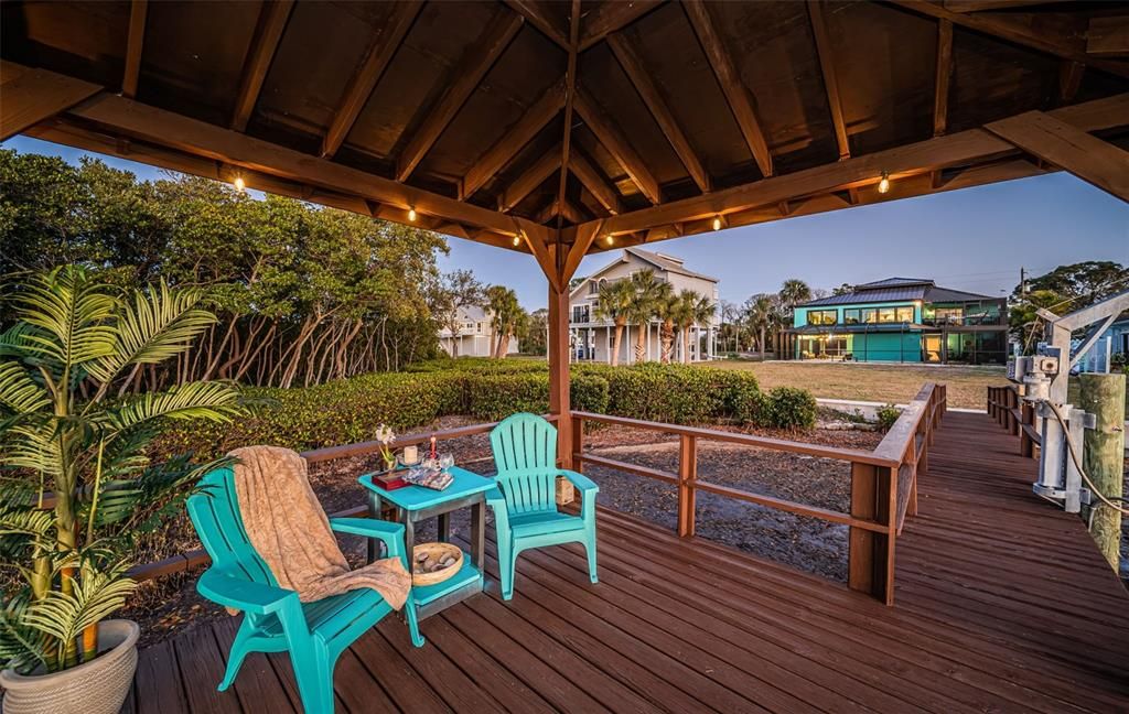 Под контрактом: $949,900 (3 спален, 2 ванн, 1600 Квадратных фут)