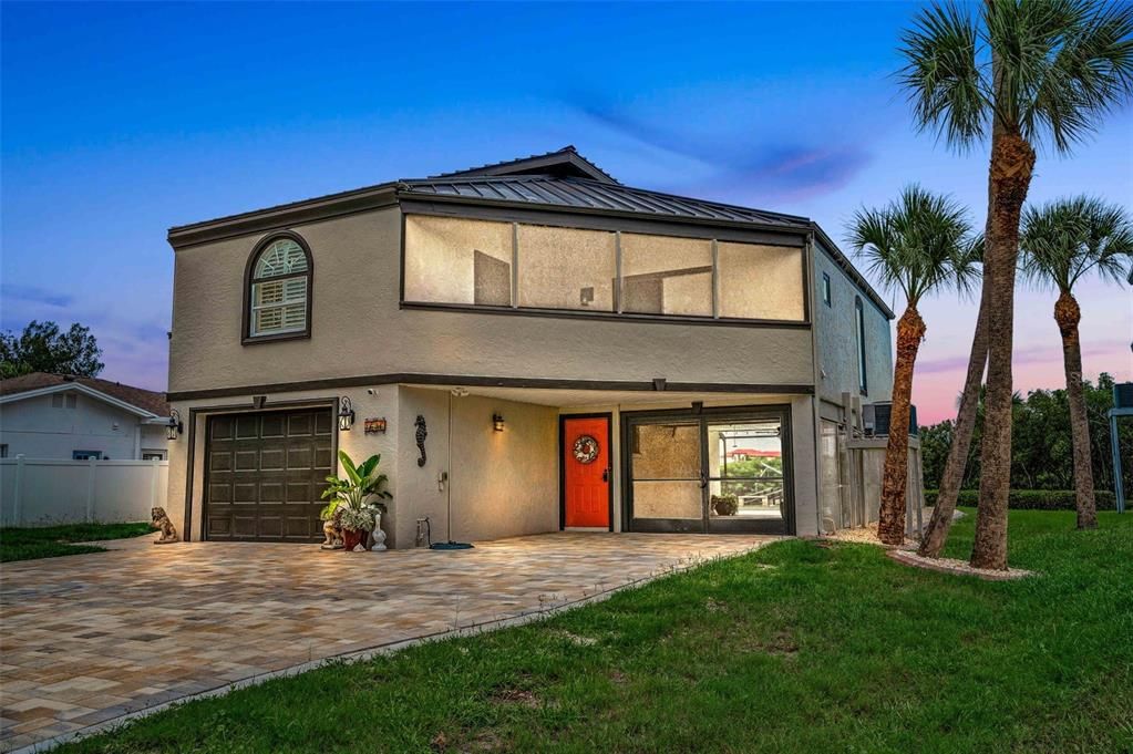 Под контрактом: $949,900 (3 спален, 2 ванн, 1600 Квадратных фут)