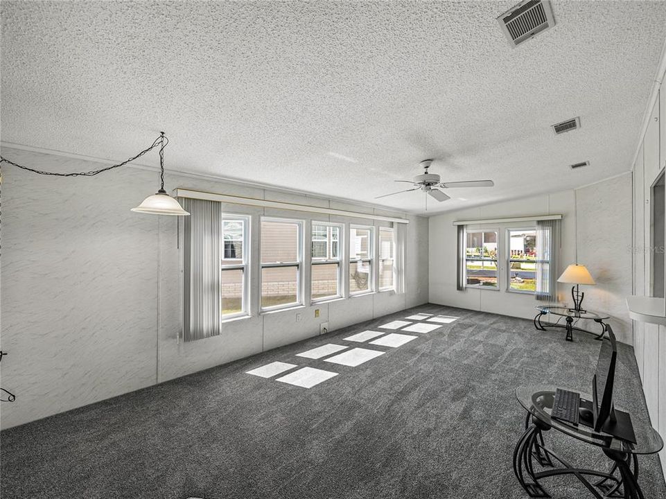 待售: $240,000 (2 贝兹, 3 浴室, 1307 平方英尺)