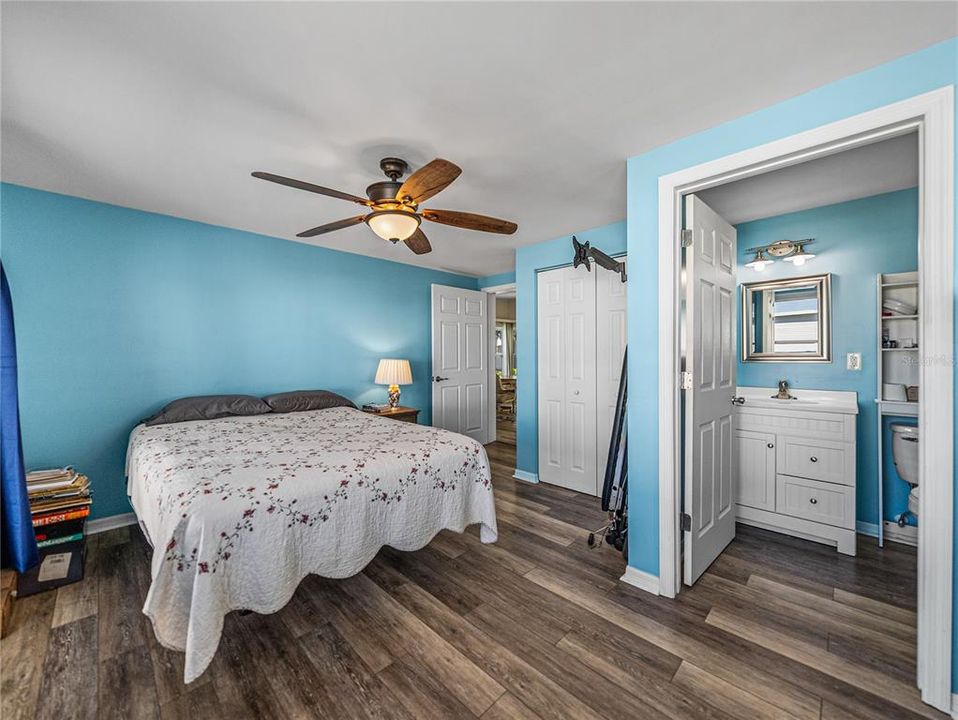 待售: $240,000 (2 贝兹, 3 浴室, 1307 平方英尺)