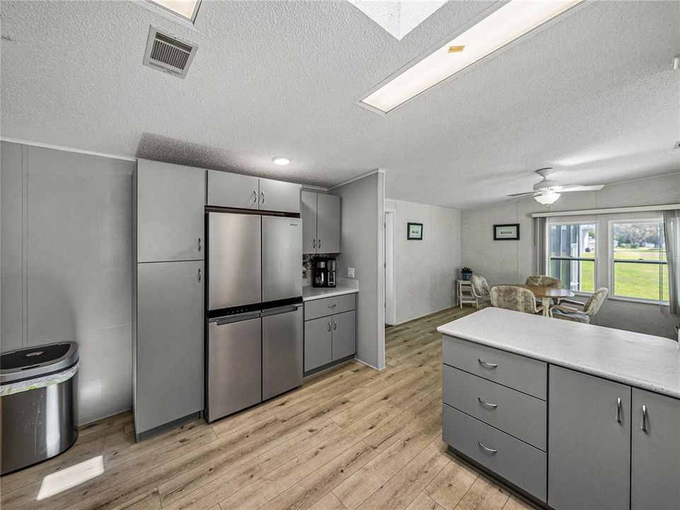 待售: $240,000 (2 贝兹, 3 浴室, 1307 平方英尺)