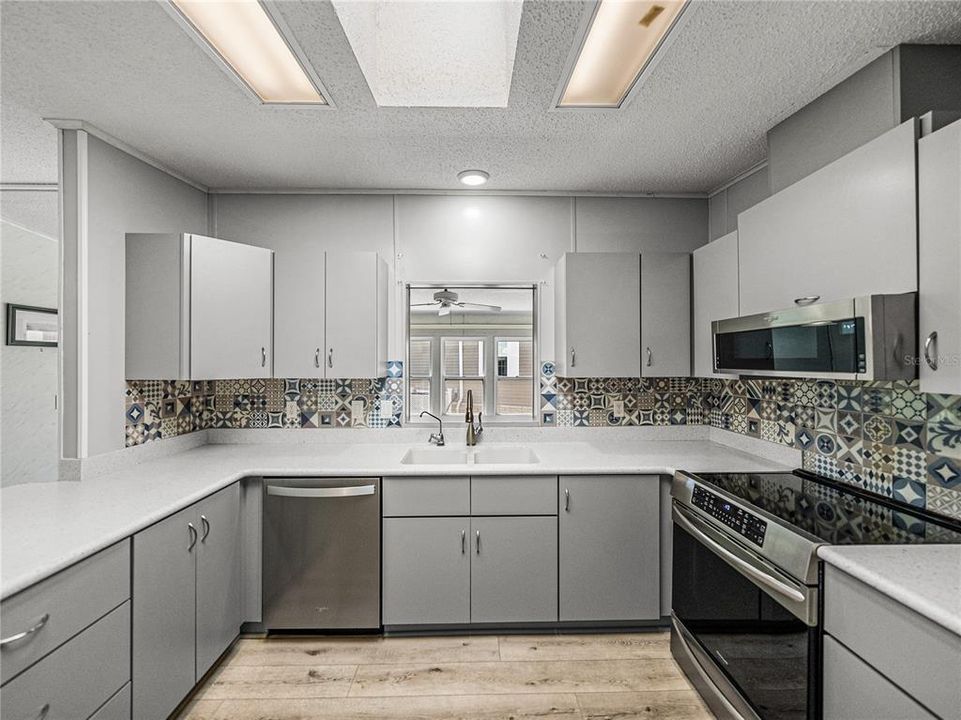 待售: $240,000 (2 贝兹, 3 浴室, 1307 平方英尺)