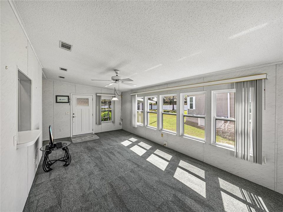 待售: $240,000 (2 贝兹, 3 浴室, 1307 平方英尺)