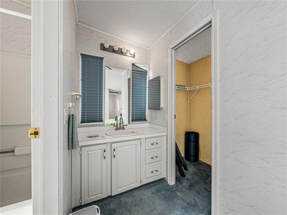 待售: $240,000 (2 贝兹, 3 浴室, 1307 平方英尺)