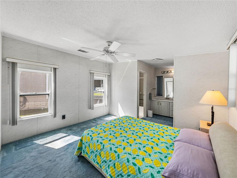 待售: $240,000 (2 贝兹, 3 浴室, 1307 平方英尺)