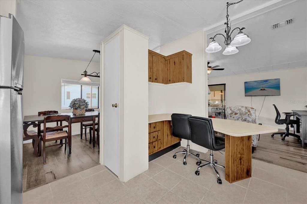 For Sale: $159,900 (2 beds, 1 baths, 1242 Square Feet)