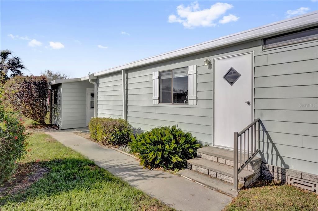 For Sale: $159,900 (2 beds, 1 baths, 1242 Square Feet)